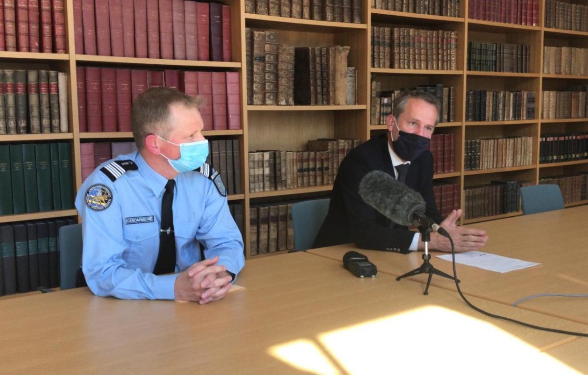 Le colonel de gendarmerie Frédérik Sauge-Merle et le procureur de la République de Besançon Etienne Manteaux © Alexane Alfaro 