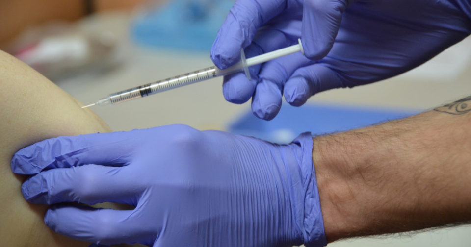 Premières injections Janssen : 45.000 personnes concernées par une ...