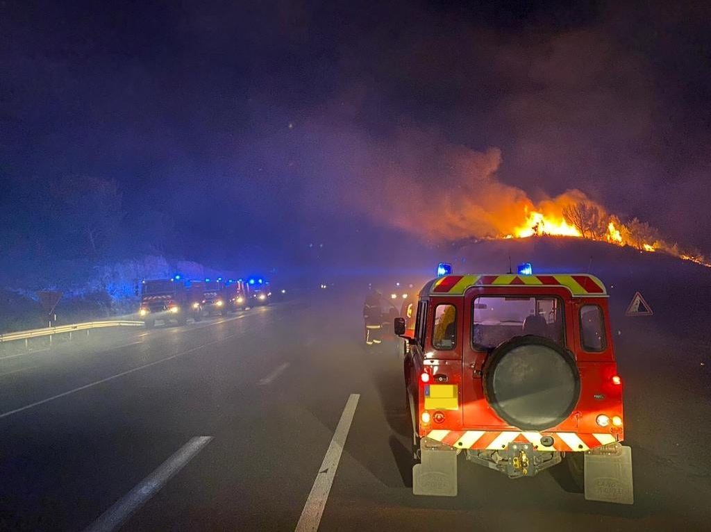 Dans la nuit du lundi 16 au mardi 17 août 2021 à 1h du matin , les sapeurs-pompiers du Doubs ont été engagés pour renforcer le dispositif de lutte contre les feux de forêt déjà présents dans le sud de la France. © SDIS 67