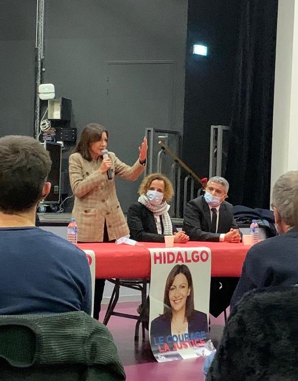 Anne Hidalgo en meeting à Planoise. © PS