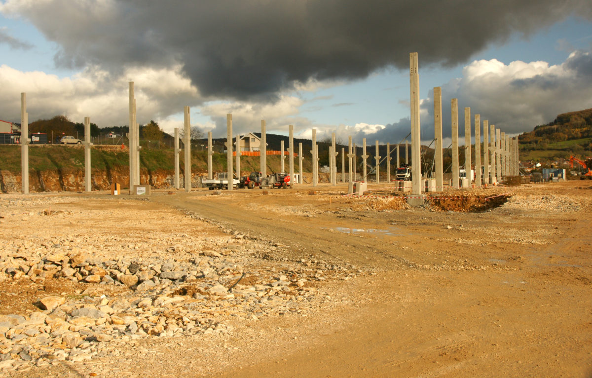 Pose de la première pierre de la nouvelle usine ITW Rivex à Ornans. © Ville d'Ornans