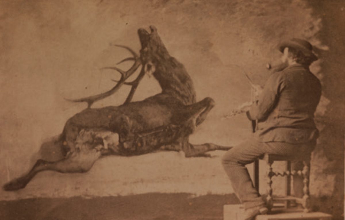 Etienne Carjat, Gustave Courbet peignant L’Hallali du cerf, 1867, photographie, 7.8 x 10.5 cm
Paris, Petit Palais, Muse?e des Beaux-Arts de la Ville de Paris <span class='copyright'></img>© Paris Muse?es / Muse?e des Beaux-Arts de la Ville de Paris, Petit Palais</span>