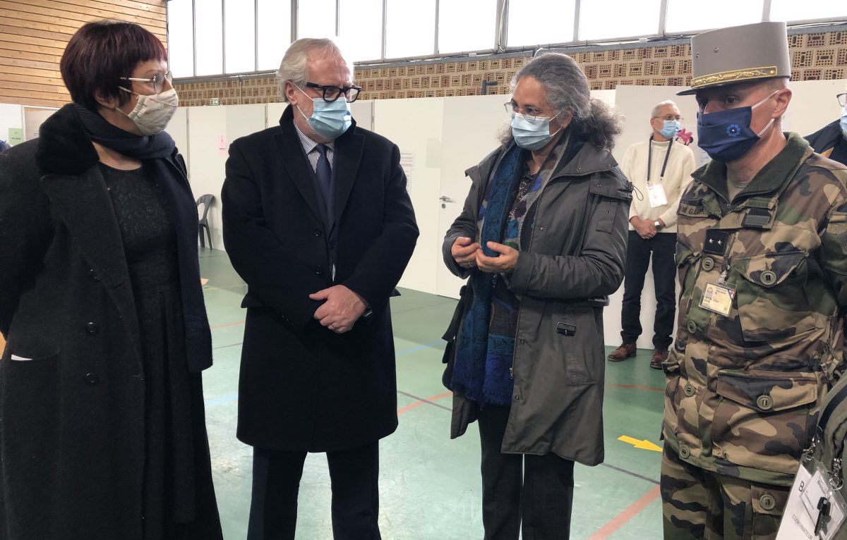 Anne Vignot, maire de Besançon, Jean-François Colombet, préfet du Doubs et Nezha Leftah-Marie, déléguée départementale de l'ARS du Doubs. © Alexane Alfaro