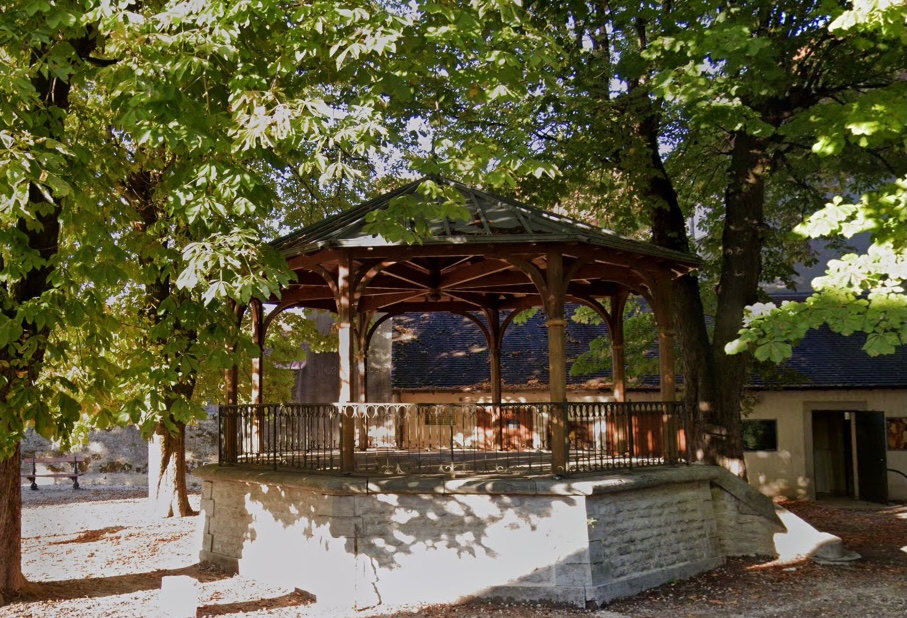 Kiosque à musique situé à Poligny où la victime a été retrouvée. © google map