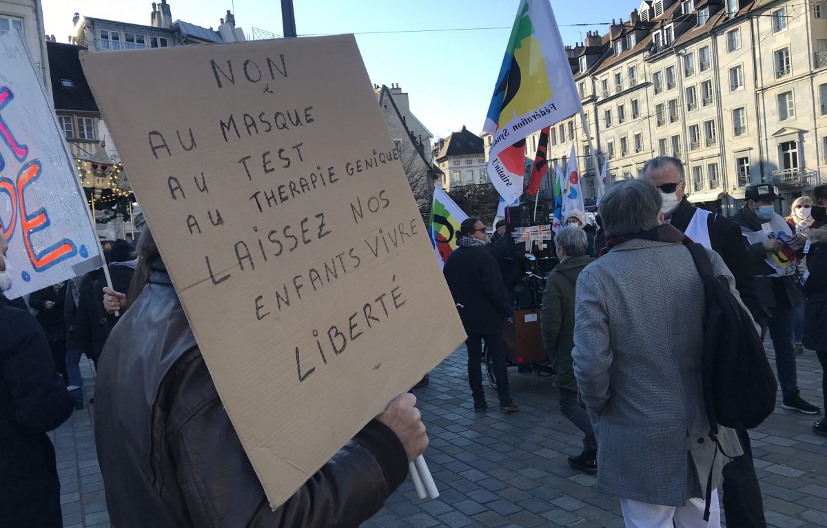 Manifestation du 13 janvier à Besançon contre le protocole sanitaire dans les écoles. © Alexane Alfaro