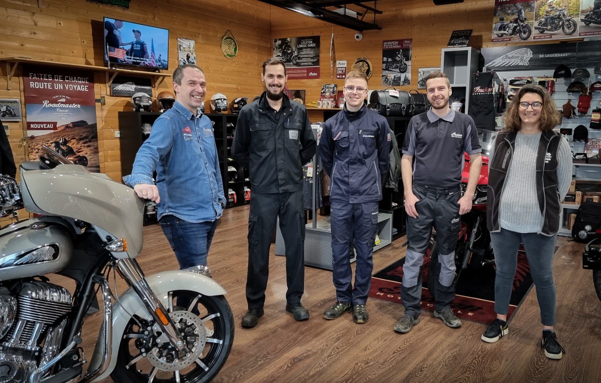 Le responsable Michaël, Julien, Nathan, Mickaël, Aurélie. © Power Moto Quad Center