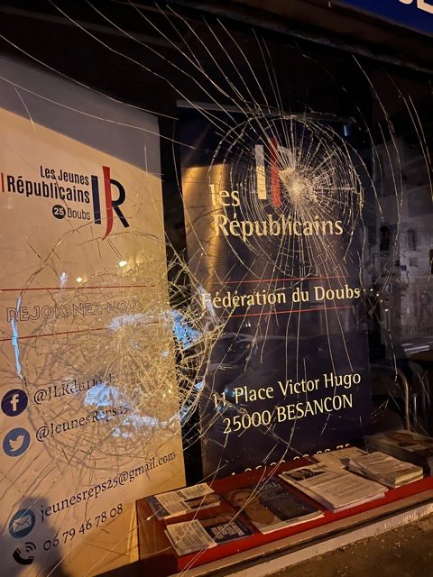 La permanence Les Républicains à Besançon vandalisée le 15 avril 2022. © Michel Vienet