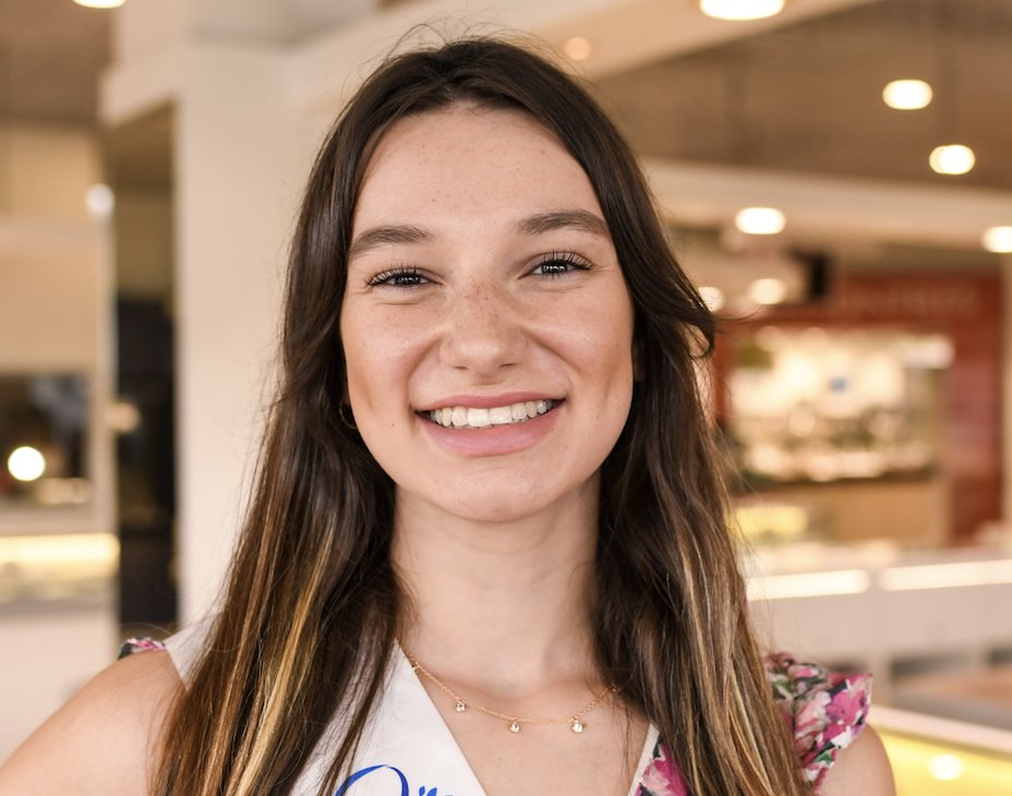 N°12 : Garance Thuny, 22 ans, 1,73 m, Mouchard (39), troisième dauphine Miss Jura 2022, double cursus soins vétérinaires, assistant vétérinaire et soigneur animalier © Comité Miss Franche-Comté