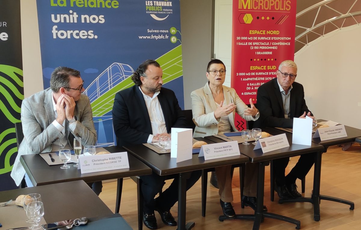 Christophe Ribette (ECORSE TP), Vincent Martin (FRTP BFC), Christine Bouquin (Département du Doubs) et Jean-Claude Grenier (Association des maires du Doubs) © Charles Perrin