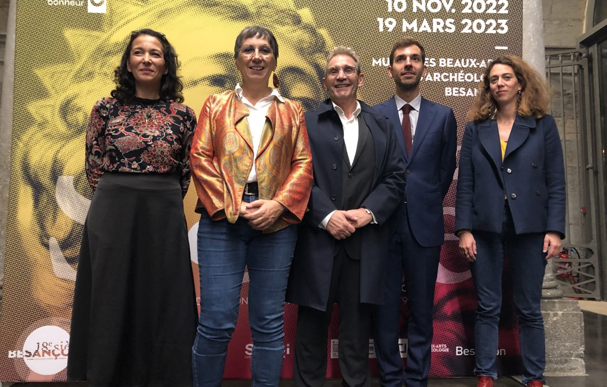 Salima Inezarène, conseillère régionale de Bourgogne Franche-Comté, Anne Vignot, maire de Besançon, Fabrice Jeannot, président de SMCI Groupe, Yohan Rimaud, commissaire de l'exposition 