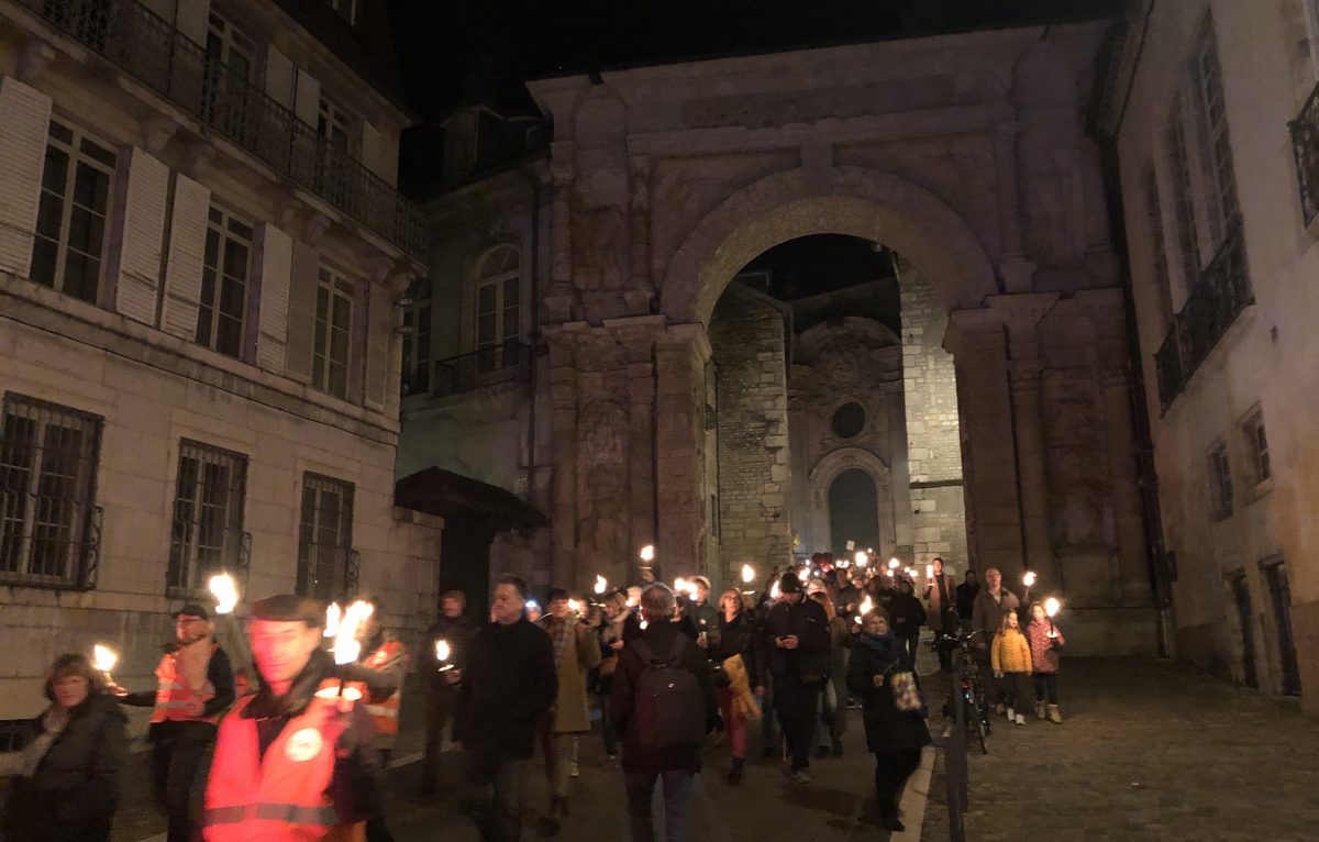 Descente aux flambeaux contre la réforme des retraites le 14 février 2023. © Alexane Alfaro