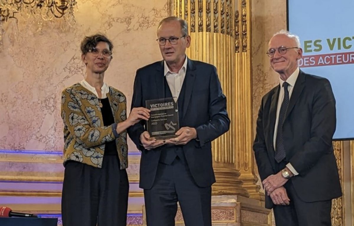 Anne Coste de Champeron, secrétaire générale pour les affaires régionales de Bourgogne-Franche-Comté représentant Franck Robine, préfet de Région et Jean-Claude Lagrange, représentant Marie-Guite Dufay, présidente de la Région Bourgogne-Franche-Comté, et président de l’Agence Economique Régionale de BFC. © Région Bourgogne Franche-Comté