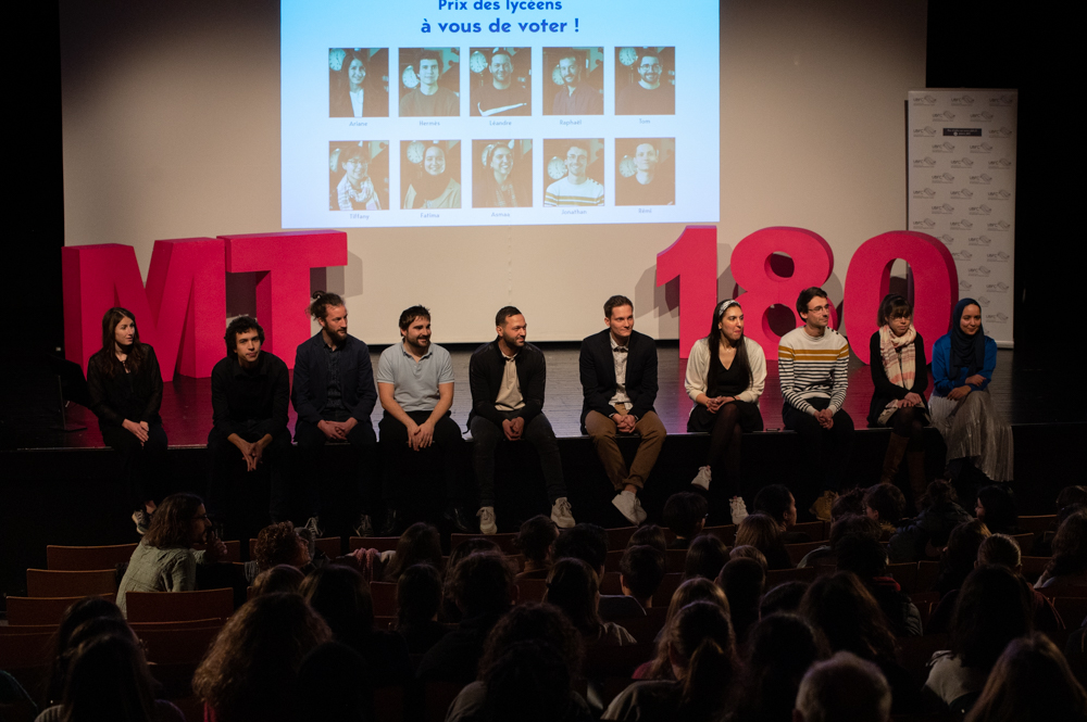 Doctorants et lycéens. © Edouard Barra