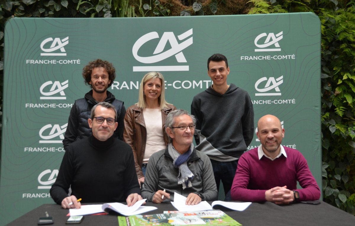 Thibaut Baronian, Sylvain Poirier, directeur de la communication chez Crédit Agricole Franche-Comté, Patrice Hennequin, président de l'association Fort'Trail, Dylan Ribeiro et Carol Ambrosini, directeur marketing à Ginko.  © Eva Bourgin