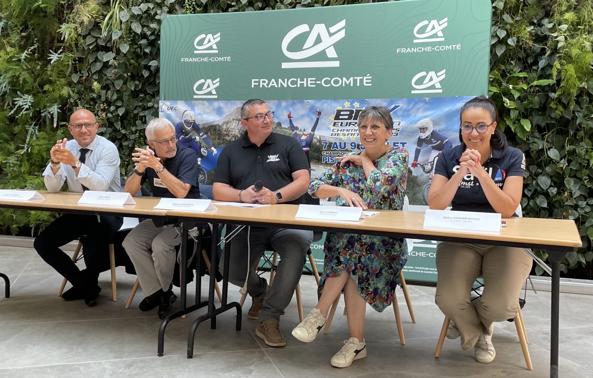 De gauche à droite : Ludovic Fagaut (1er vice président du Département du Doubs), Gilles Zoppi (Président du CR FFC), Stéphane Barroca (Président BMX Besançon), Anne Vignot (Maire de Besançon), Nabia Hakkar-Boyer (Conseillère régionale)  © Pauline G