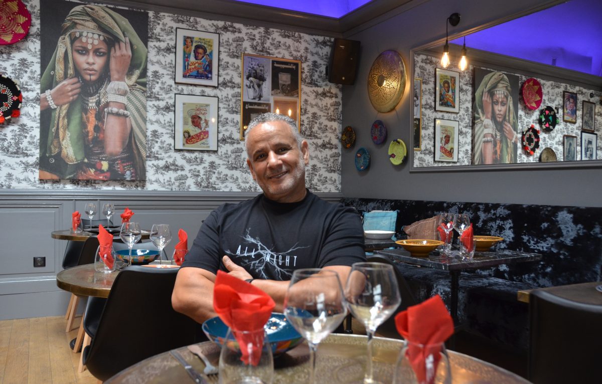 Fouad Chelha, gérant du nouveau restaurant Dar les Bains, rue Proudhon à Besançon © Lilou B.