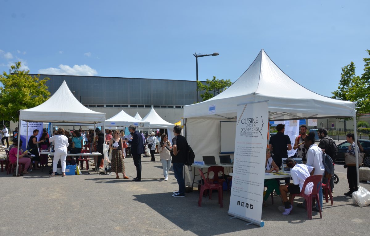 Forum autour des métiers du numérique, esplanade Diderot à Planoise © Lilou B.