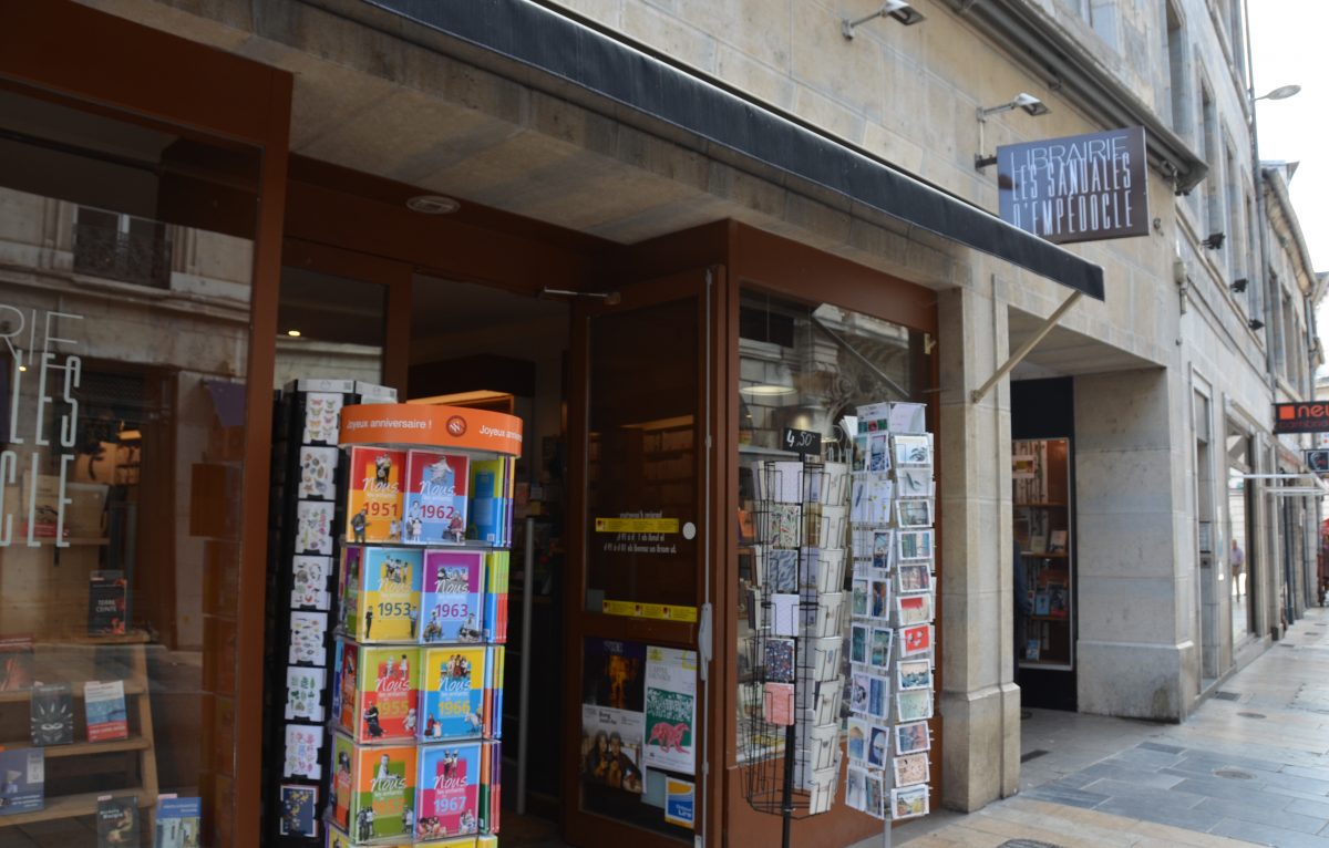 Devanture de la librairie Les Sandales d'Empédocle, 95 grande rue à Besançon <span class='copyright'></img>© Lilou B.</span>