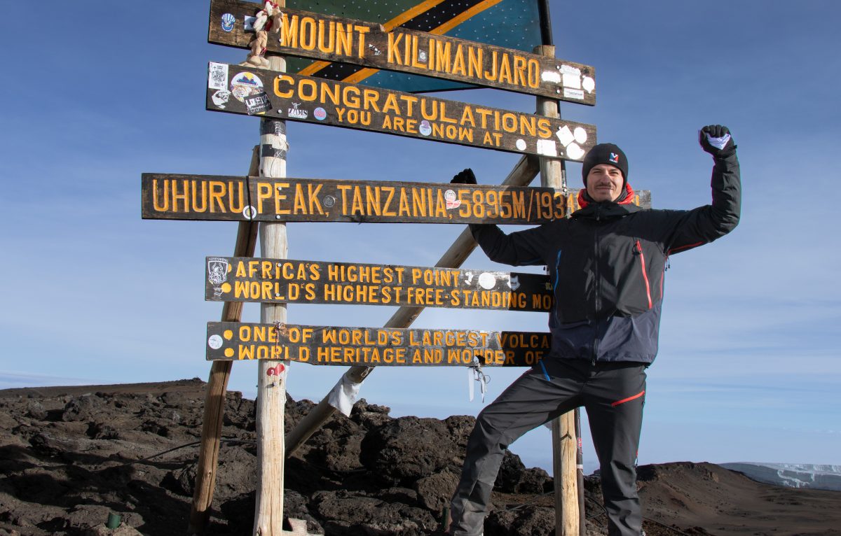 Retour en images sur sa 1ère étape du défi, le sommet du Kilimandjaro.  © Germain Jung 