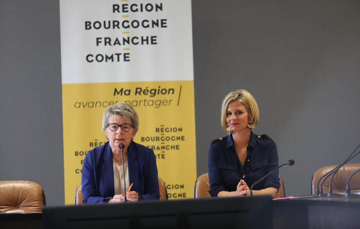 Marie-Guite Dufay, Présidente de Région Bourgogne-Franche-Comté et Océane Godard, vice-présidente en charge des lycées, de l’offre de formation, de l’apprentissage et de l’orientation. © RBFC