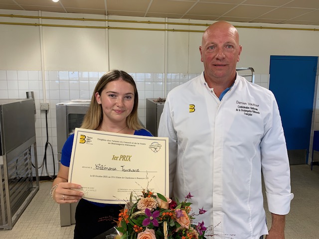 Clémence Truchard, apprentie au CFA de Gevingey, représentera quant à elle, la Franche Comte à la finale du concours des trophées de la vente. ©  Union patronale boulangerie du Doubs