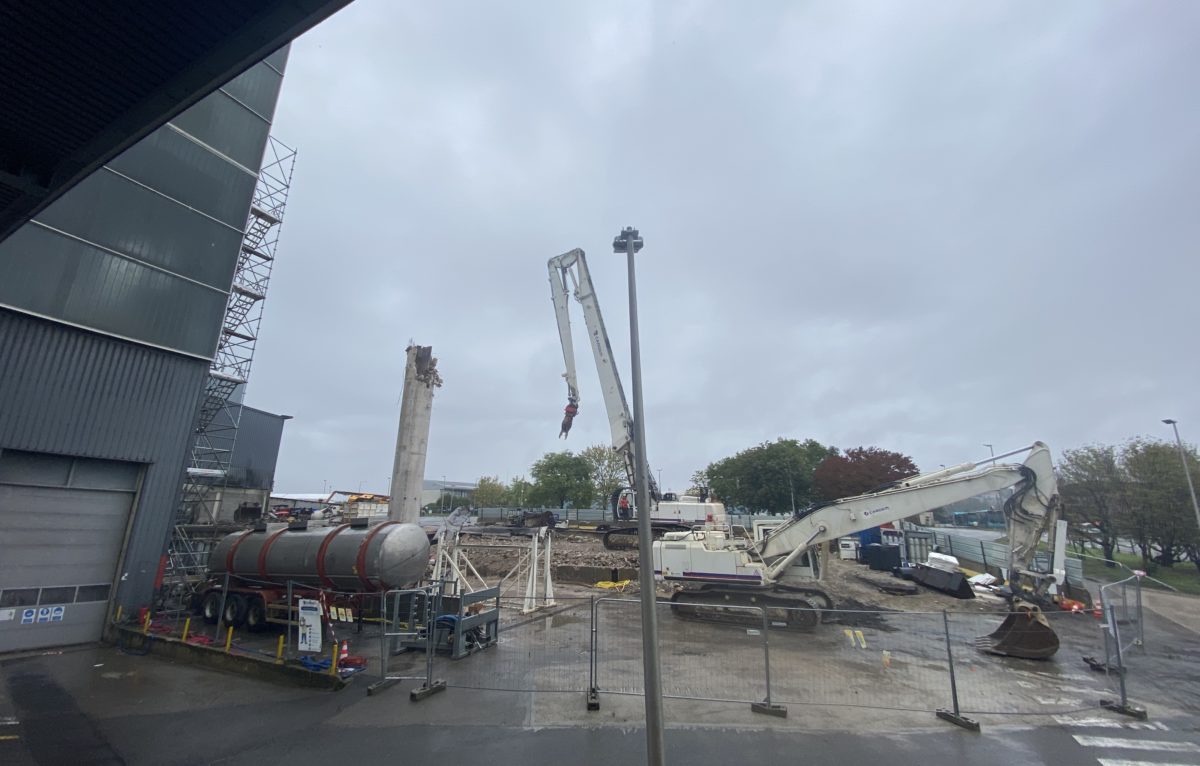 Démantèlement de la cheminée de l'Unité de valorisation énergétique du Sybert à Besançon. © Alexane Alfaro