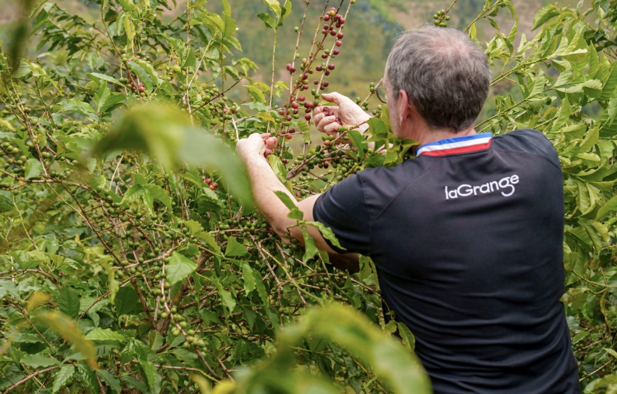 Vincent Ballot en voyage en pays producteur de café, le Rwanda. © laGrange