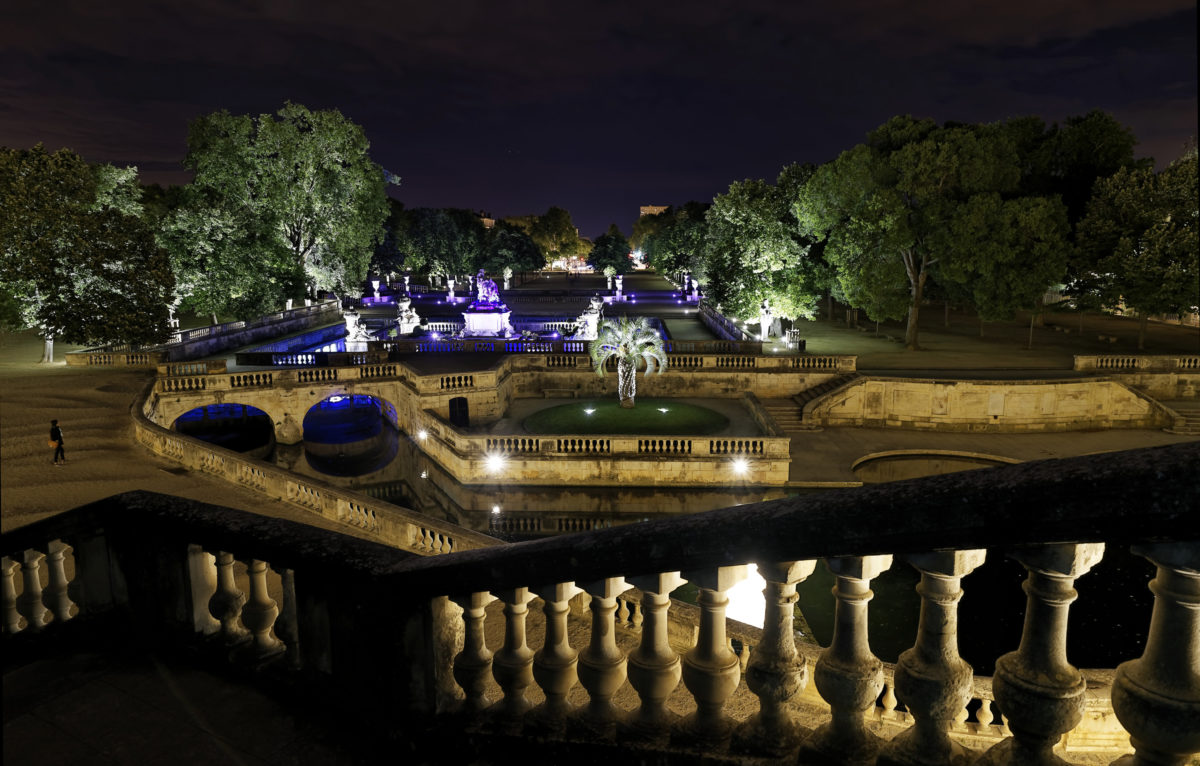 Bâtiment Culturel - Jardins de la Fontaine - Mise en lumière de la partie basse. © Le Point Lumineux