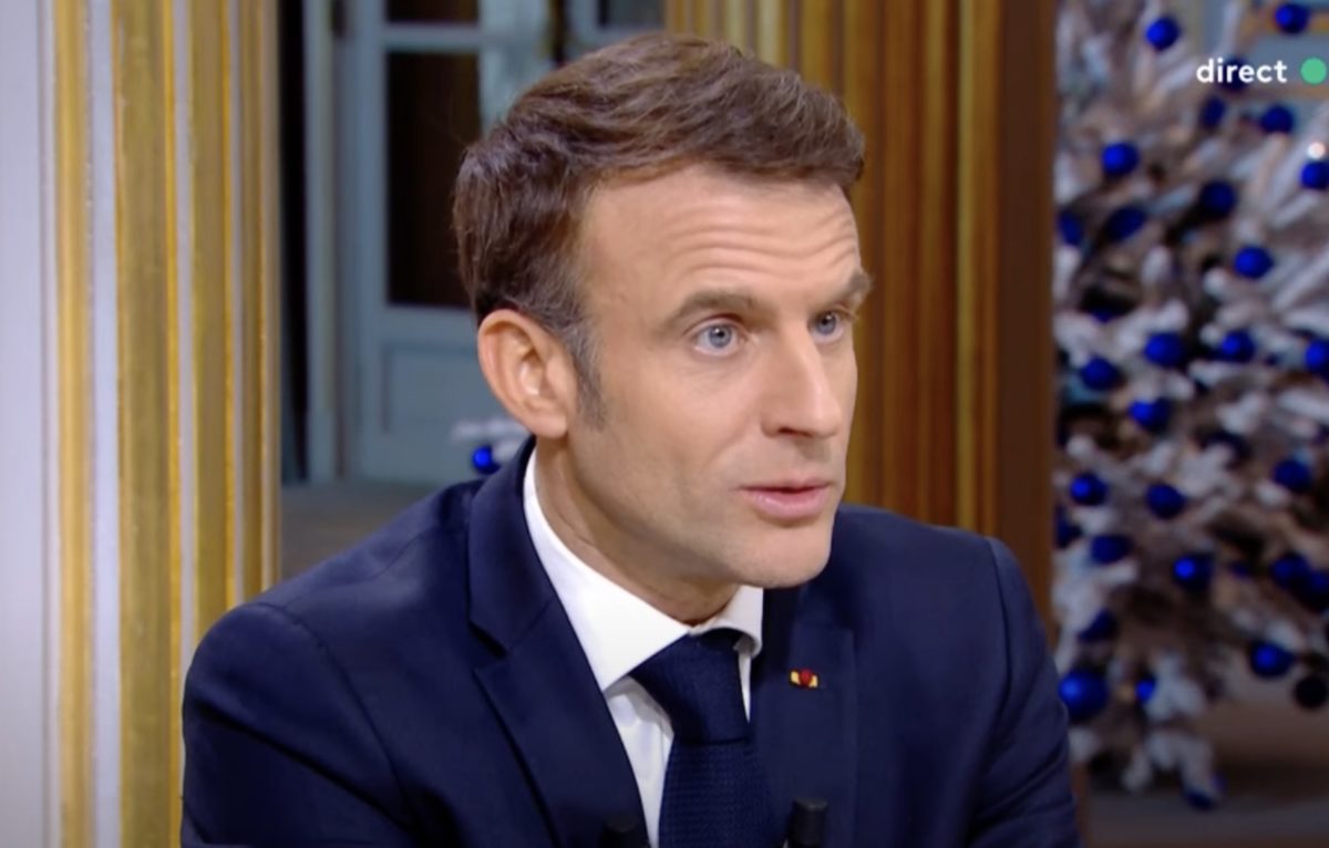 Emmanuel Macron mercredi 20 décembre 2023. © C à Vous / France 5