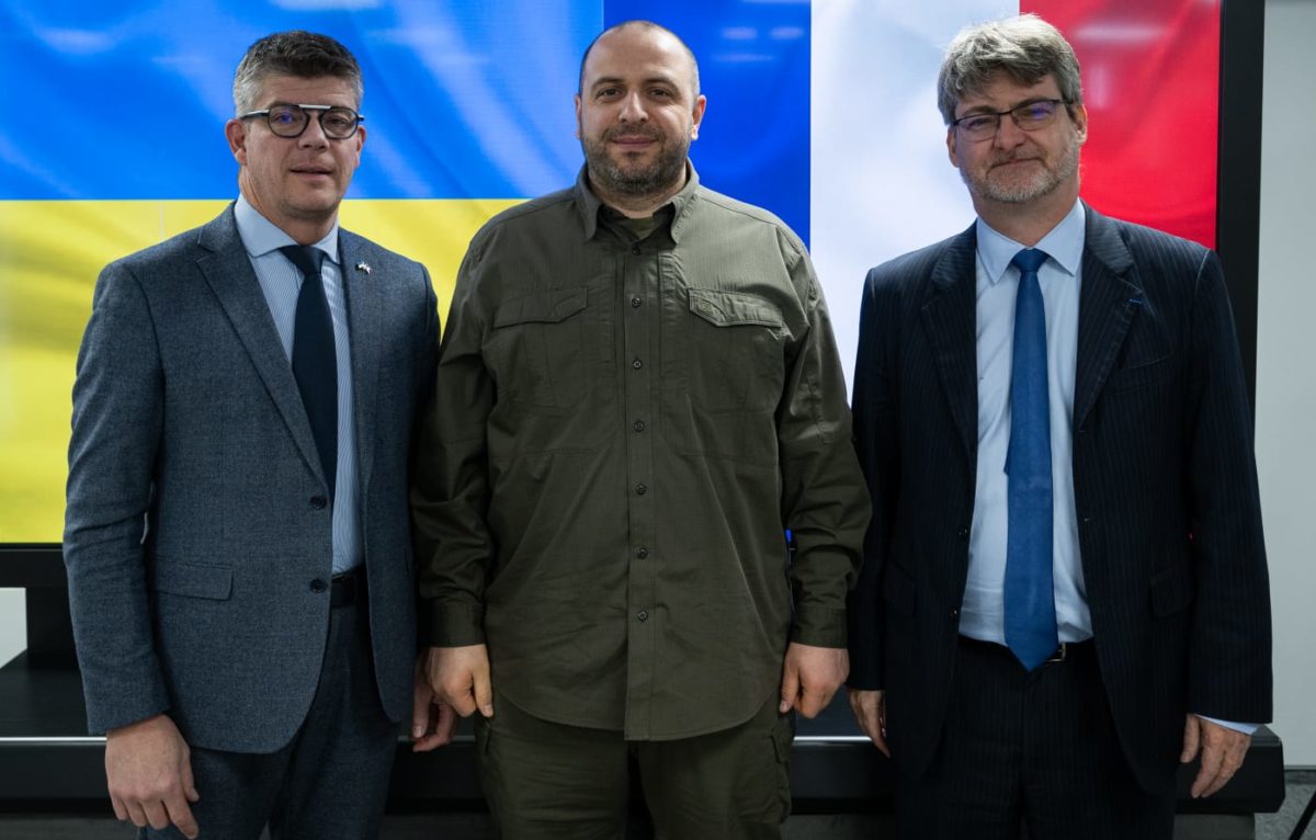 Cédric Perrin, M. Rouslan Stefantchouk, président de la RADA et Rustem Oumerov. ©