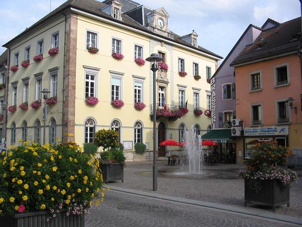 Mairie d'Héricourt © Wonka25 - CC BY-SA 3.0