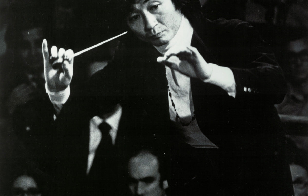 Seiji Ozawa au Concours international de jeunes chefs d'orchestre de Besançon en 1959. © Non renseigné