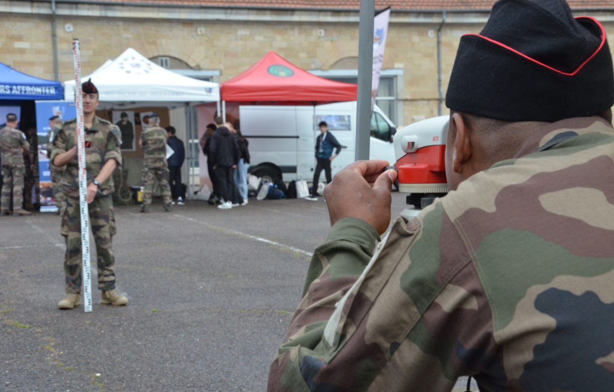Présentation du matériel par le 19ème régiment du génie © Zoé Coutelle