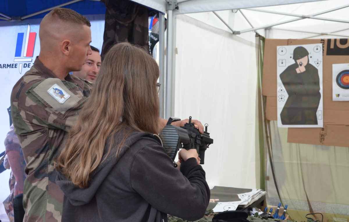 Atelier airsoft par le 6ème régiment du matériel de Besançon © Zoé Coutelle