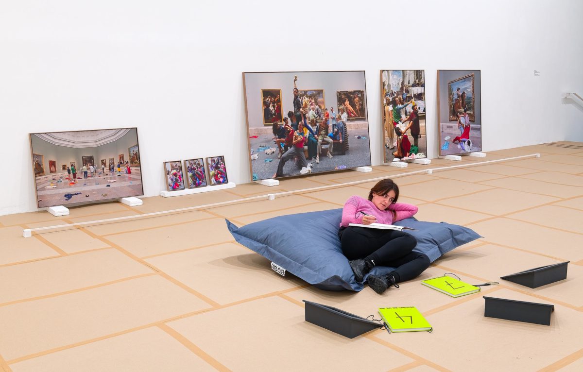 La Ribot, Ejecuciones para una obra, 2024 / LaBOLA desborda El Museo del Prado, 2024, Frac Franche-Comté. © La Ribot. © Blaise Adilon