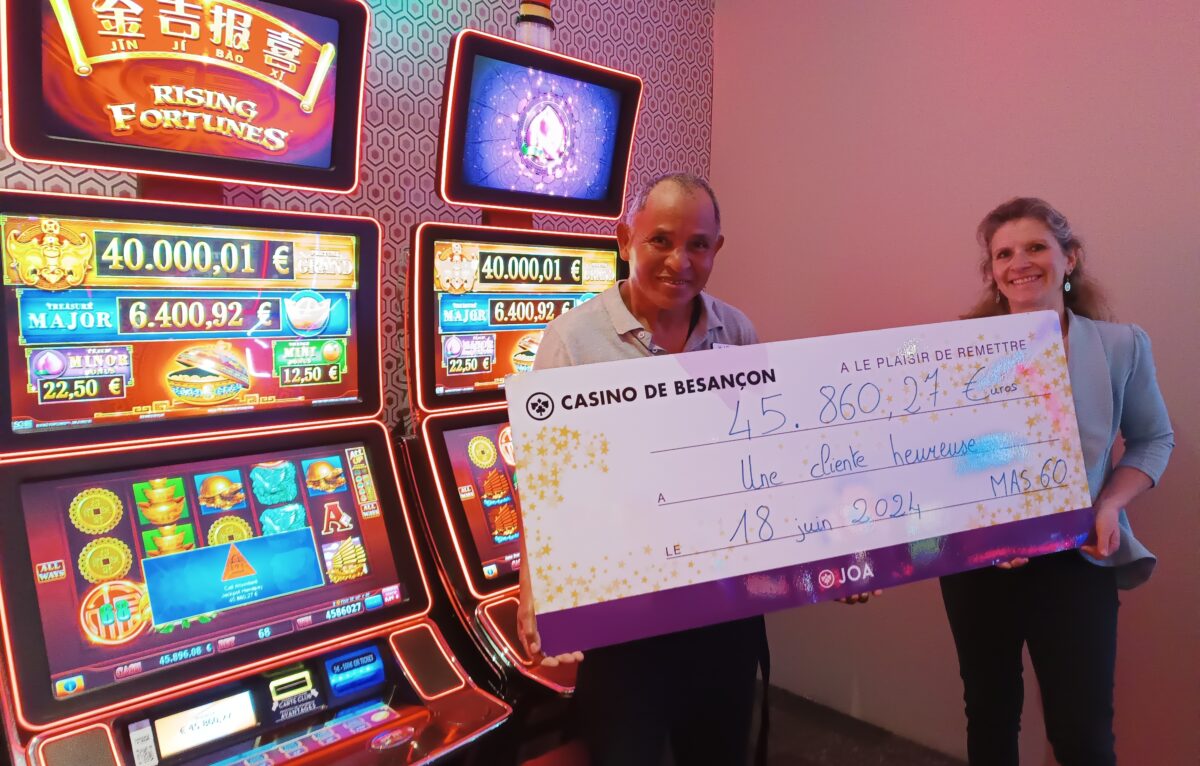 De gauche à droite : Pascal, assistant clientèle et Perrine, responsable
marketing du casino © CASINO JOA BESANCON