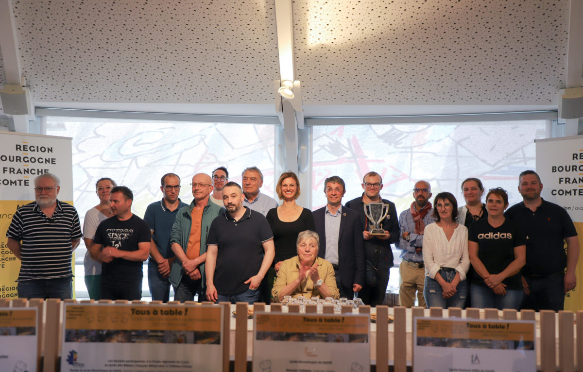 Les équipes finalistes et les membres du jury. © Région BFC