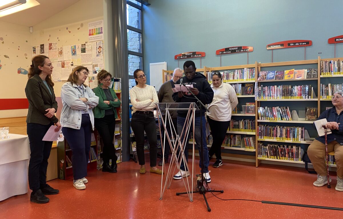Lecture de Moktar Tanga © Hélène Loget