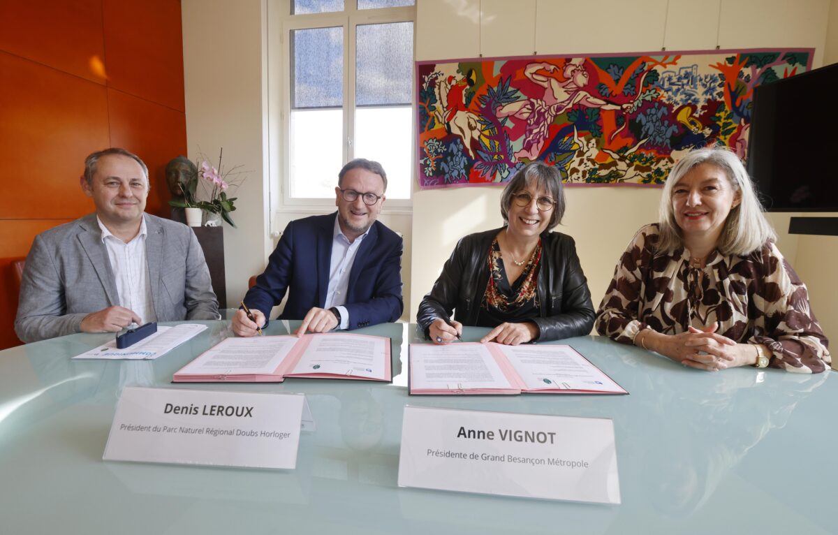 Signature de la convention-cadre 