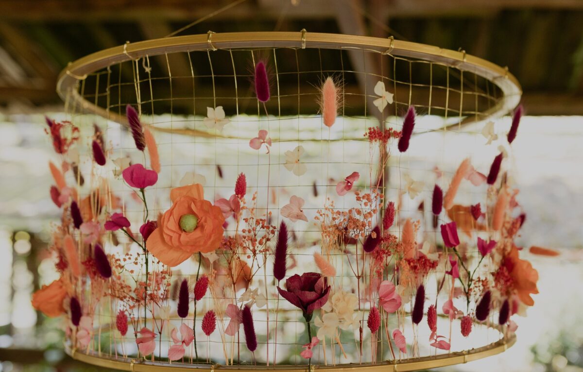 Quand le papier crépon joue avec la lumière © Atelier Fleuri
