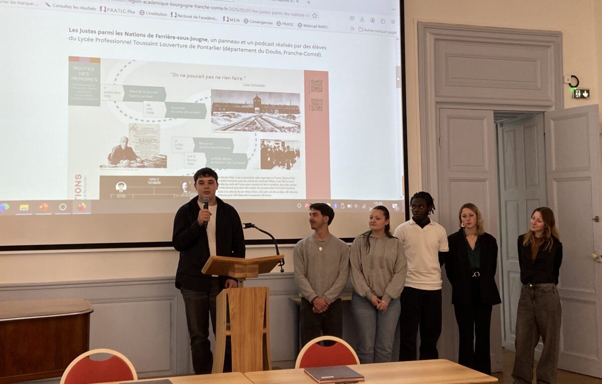 Les élèves de la classe de première bac pro cuisine et services du lycée professionnel Toussaint Louverture de Pontarlier. © Élodie R.