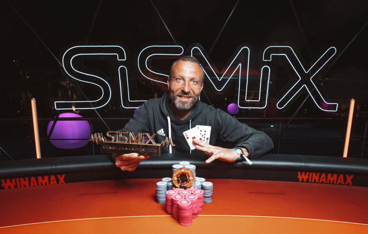 Jérôme Crantz avec son trophée © Caroline Darcourt