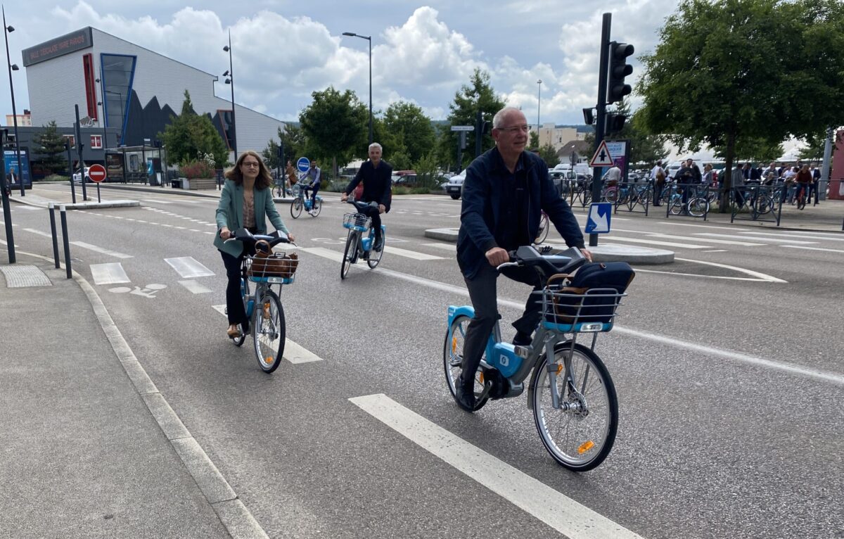 Annelise Avril, directrice générale France de Kéolis et Daniel Mourot, directeur du département des Mobilités à Grand Besançon Métropole. © Tom Babouhot