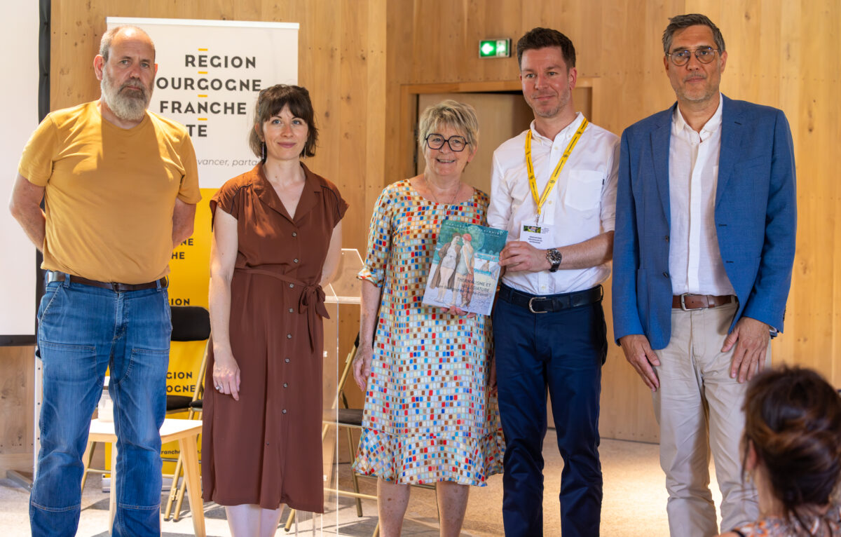 Lancement de l’ouvrage Thermalisme et villégiature en Bourgogne-Franche-Comté. Photographes du service de l’inventaire du patrimoine, Fabien Dufoulon (chargé de recherche au service de l’inventaire du patrimoine, et auteur de l’ouvrage),
Marie-Guite Dufay et Bertrand Veau. © Région BFC