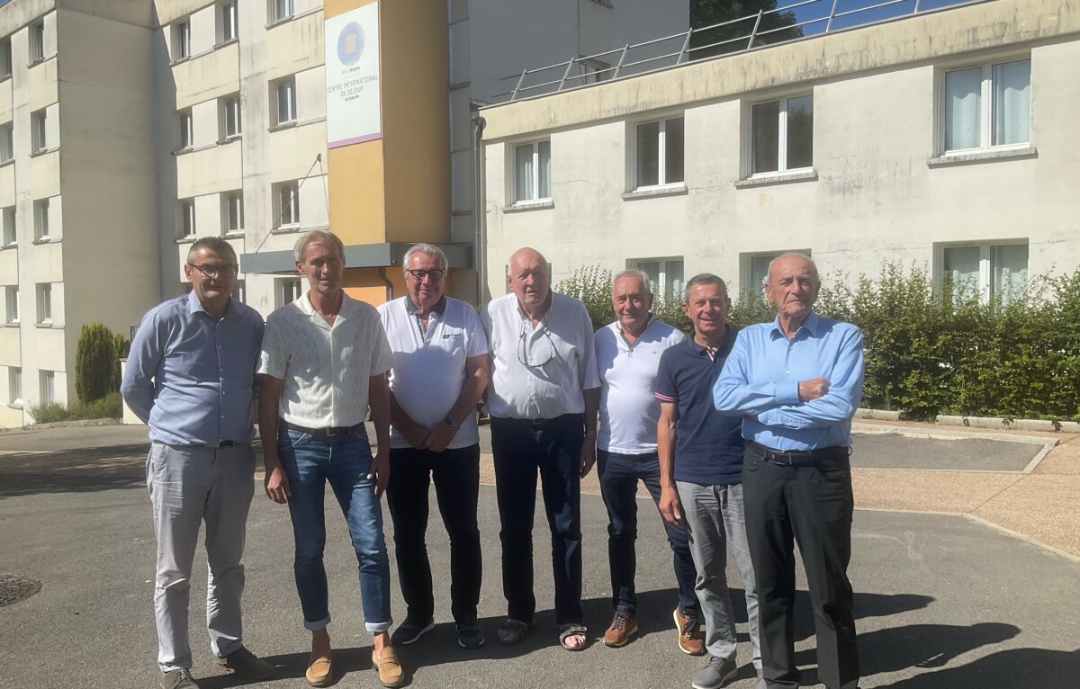 Vincent FAIVRE, directeur Caliteo, le sous-traitant restauration, Frédéric Girard, directeur du CIS, Pierre Genzi, membre du conseil d‘administration, Michel Vautrot, président du CIS, Jean-Noël Marguier, trésorier, Jean-Pascal Bevalot, membre du CIS, Jacques Dardy, vice-président et ancien président du tribunal de commerce.  © CIS