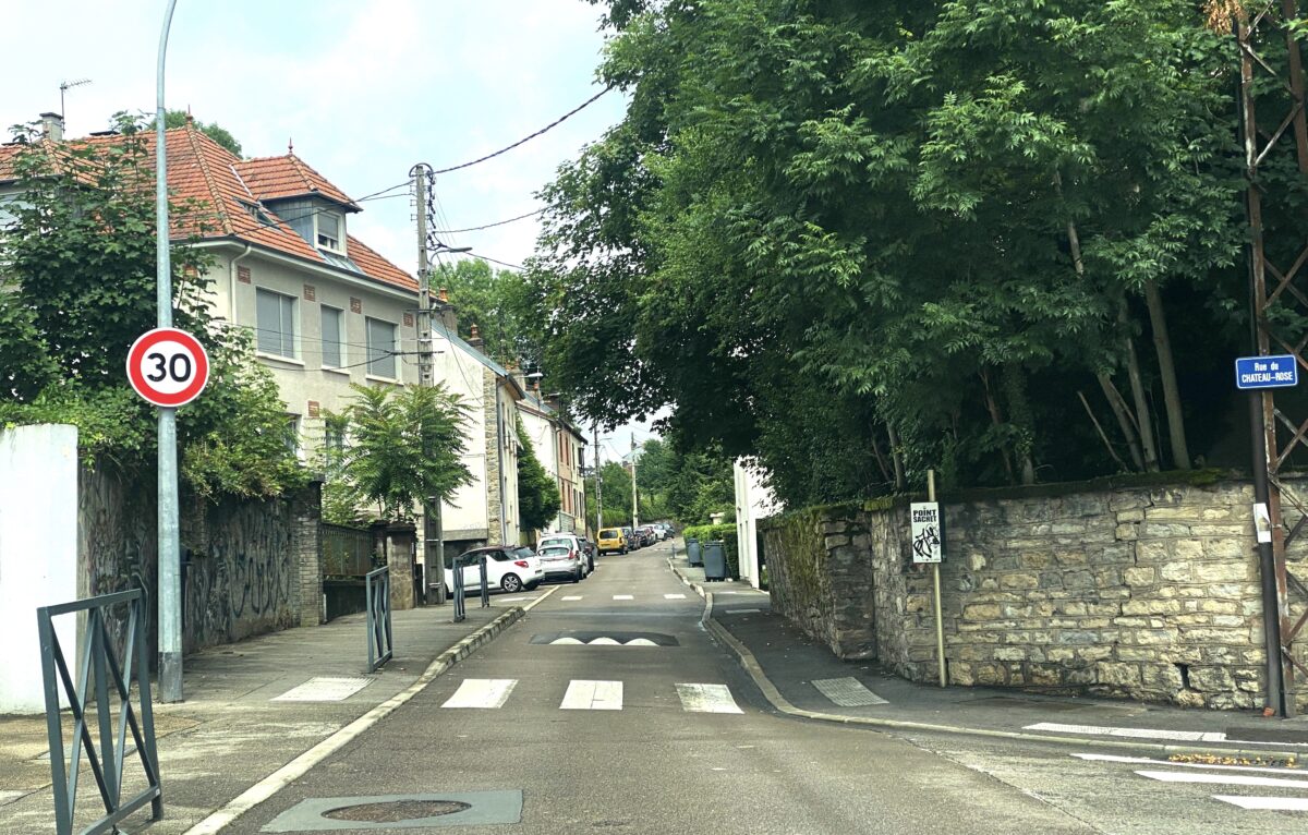 Un coussin berlinois rue de la Rotonde à Besançon. © Alexane Alfaro