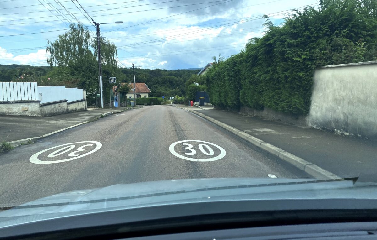 Une zone 30 chemin de Palente à Besançon. © Alexane Alfaro