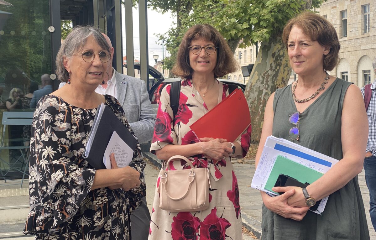 Anne Vignot, maire de Besançon, Isabelle Saurat, déléguée interministerielle à l'accessibilité, et Nathalie Valleix, secrétaire générale de la préfecture du Doubs. © Alexane Alfaro