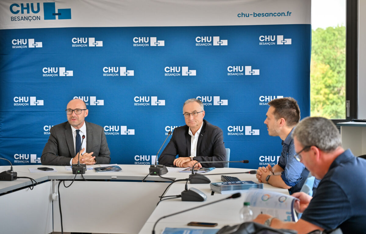 Le directeur général du CHU de Besançon Thierry Gamond-Rius et le professeur Samuel Limat, président de la commission médicale d’établissement © CHU de Besançon