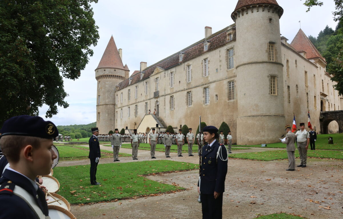 Remise des lettres de félicitation et témoignages de satisfaction. © 19e régiment du Génie